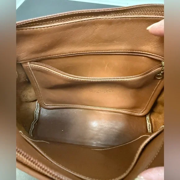 Coach vintage British Tan Leather crossbody Bag - Picture 6 of 9